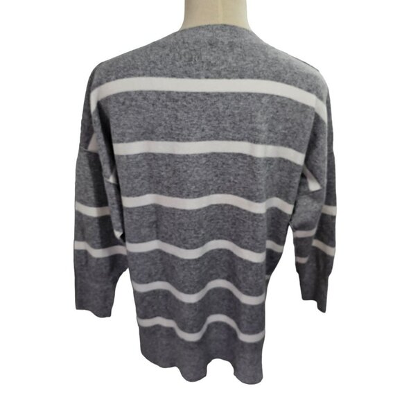 Abercrombie Fitch V Neck Knit Pullover Mens M Oversize Long Slv Gray White NEW - Picture 2 of 8